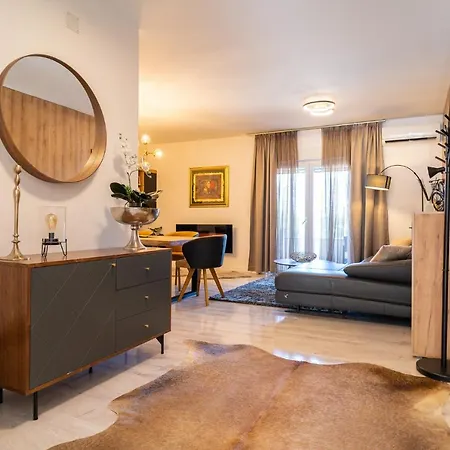 Daria By Belmont Realty Lägenhet