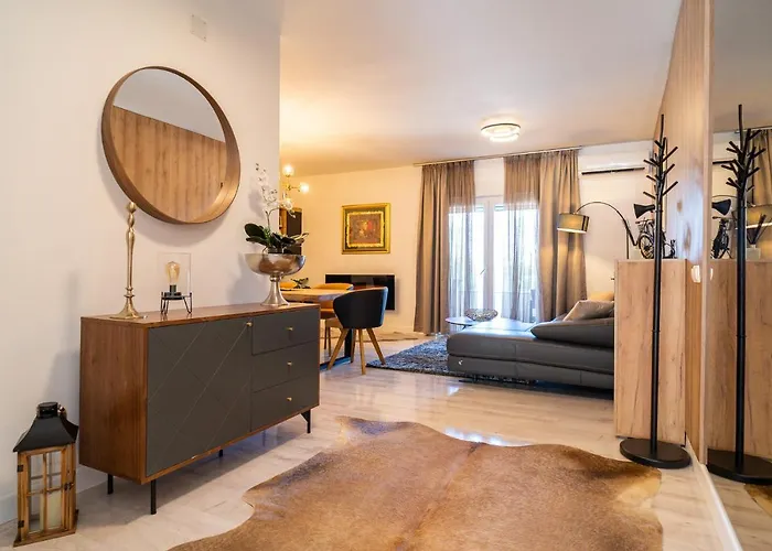 Daria By Belmont Realty アパート